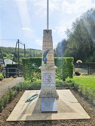 Le Monument aux Morts - Fontaine-sous-Pr�aux